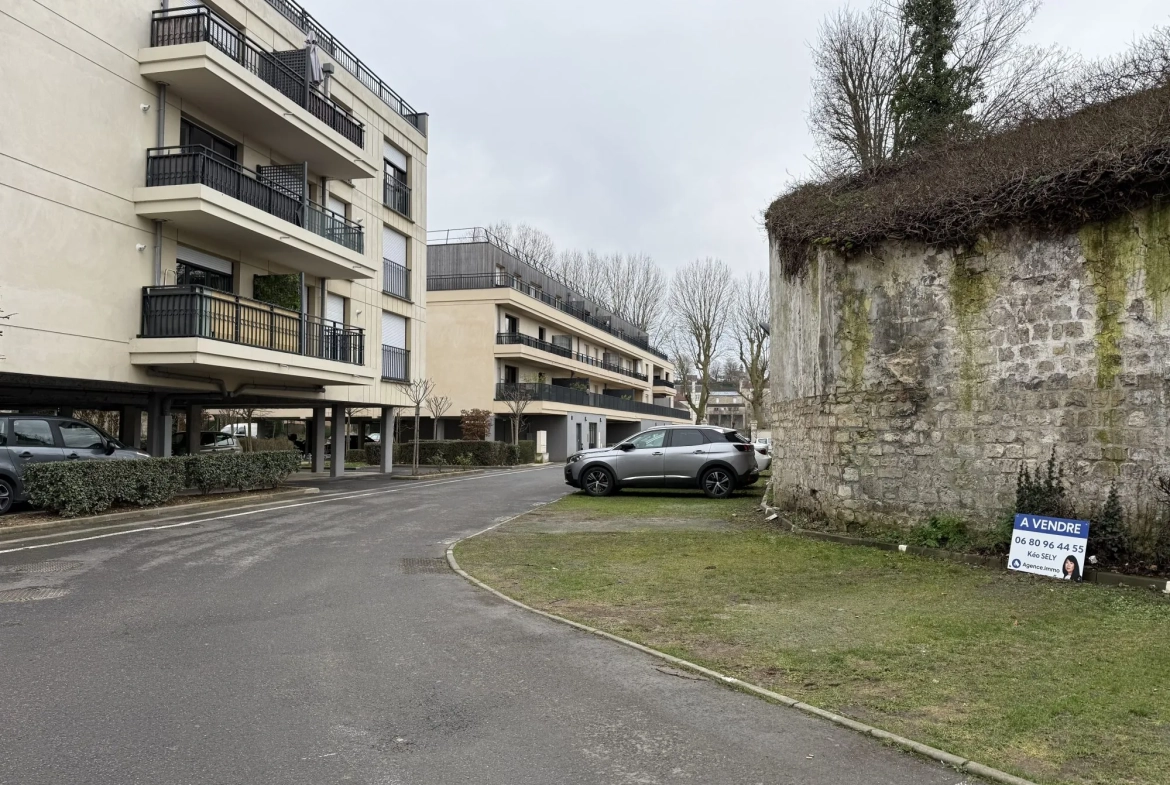 Places de parking extérieures à Persan près de la gare - Opportunité à saisir 