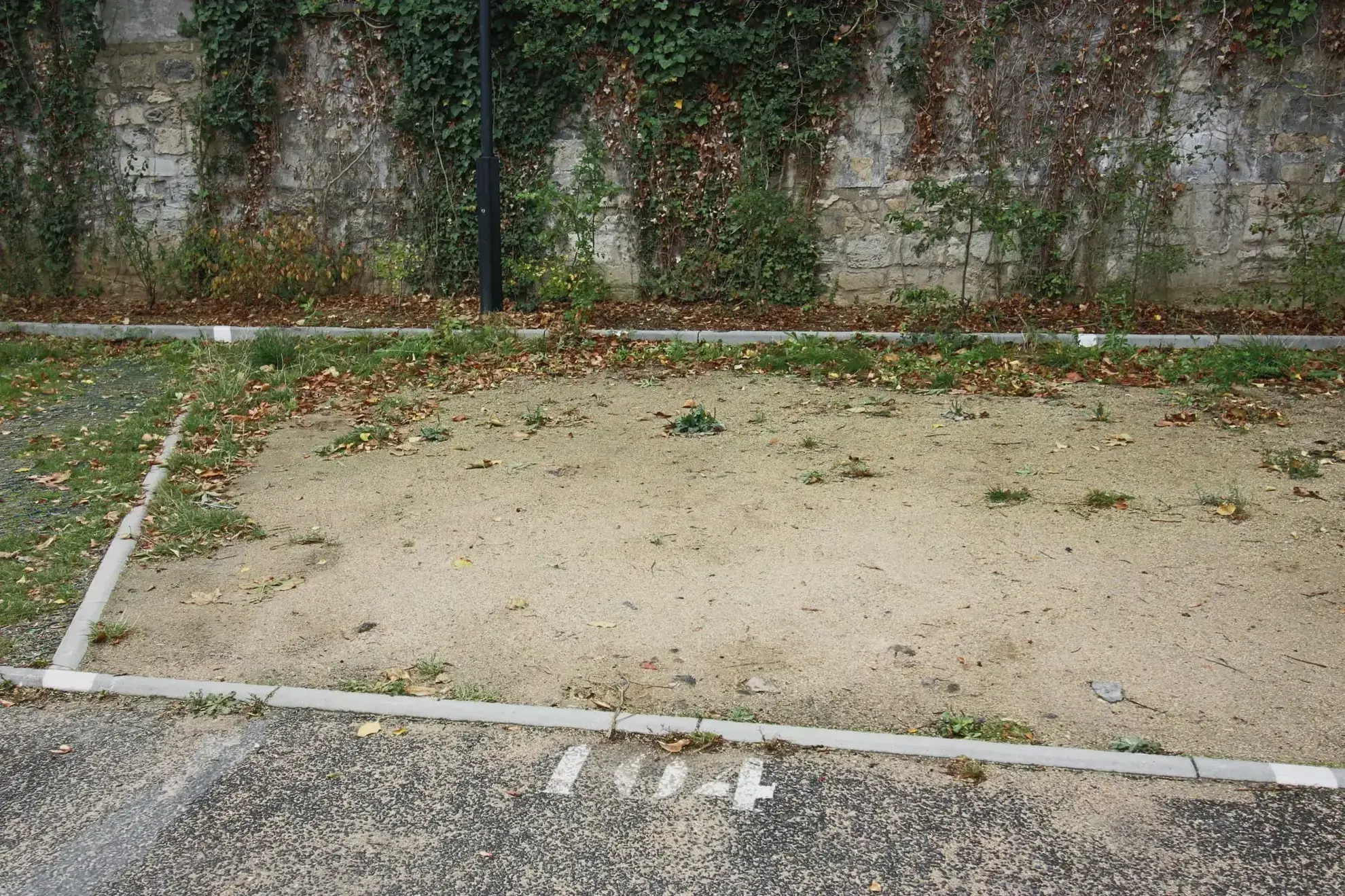 Places de parking extérieures à Persan près de la gare - Opportunité à saisir 