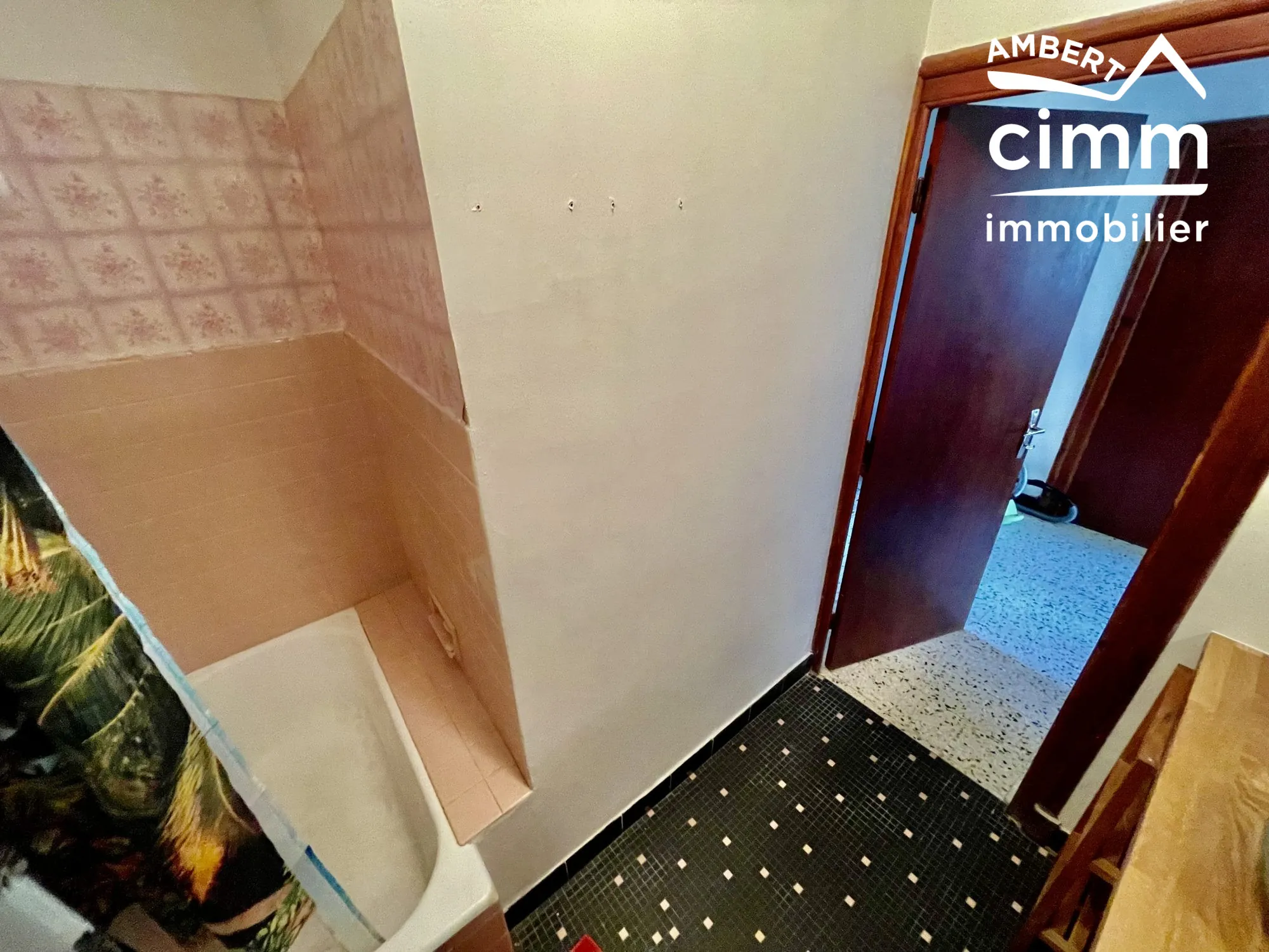 Appartement T3 à Ambert à rafraîchir, 2 chambres, prix attractif 48 000 € 