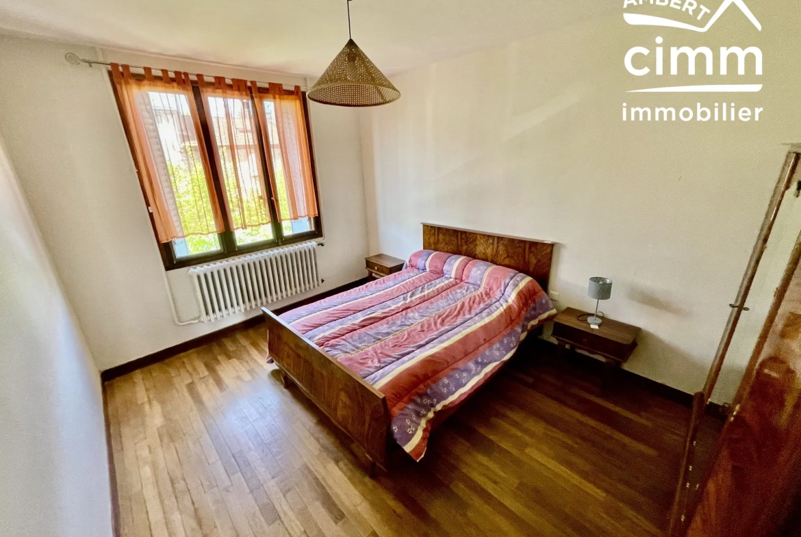 Appartement T3 à Ambert à rafraîchir, 2 chambres, prix attractif 48 000 € 