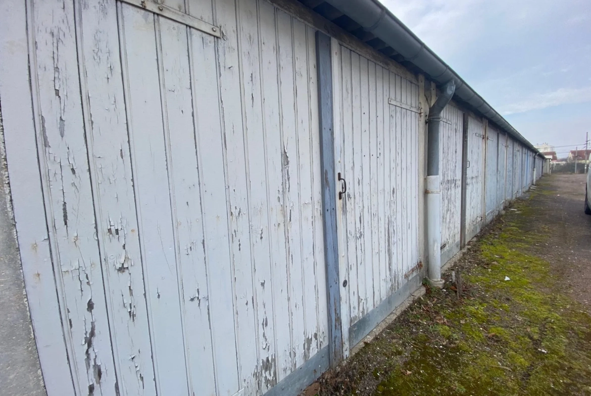 Garage aérien à vendre à Dijon dans résidence avec faibles charges 