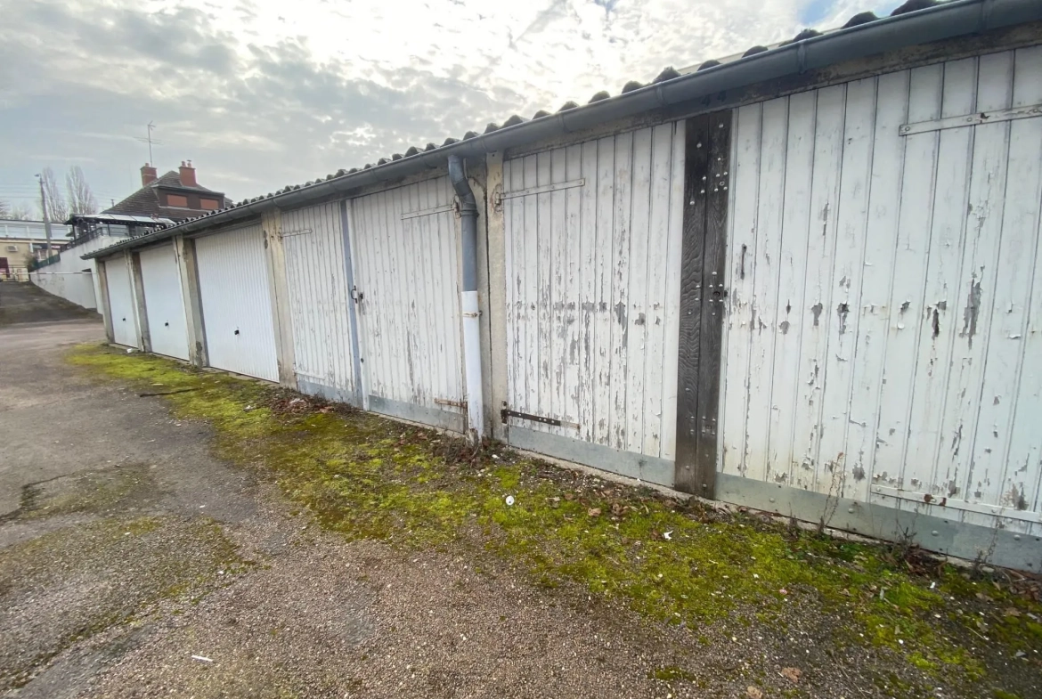 Garage aérien à vendre à Dijon dans résidence avec faibles charges 