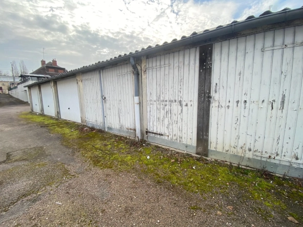 Garage aérien à vendre à Dijon dans résidence avec faibles charges