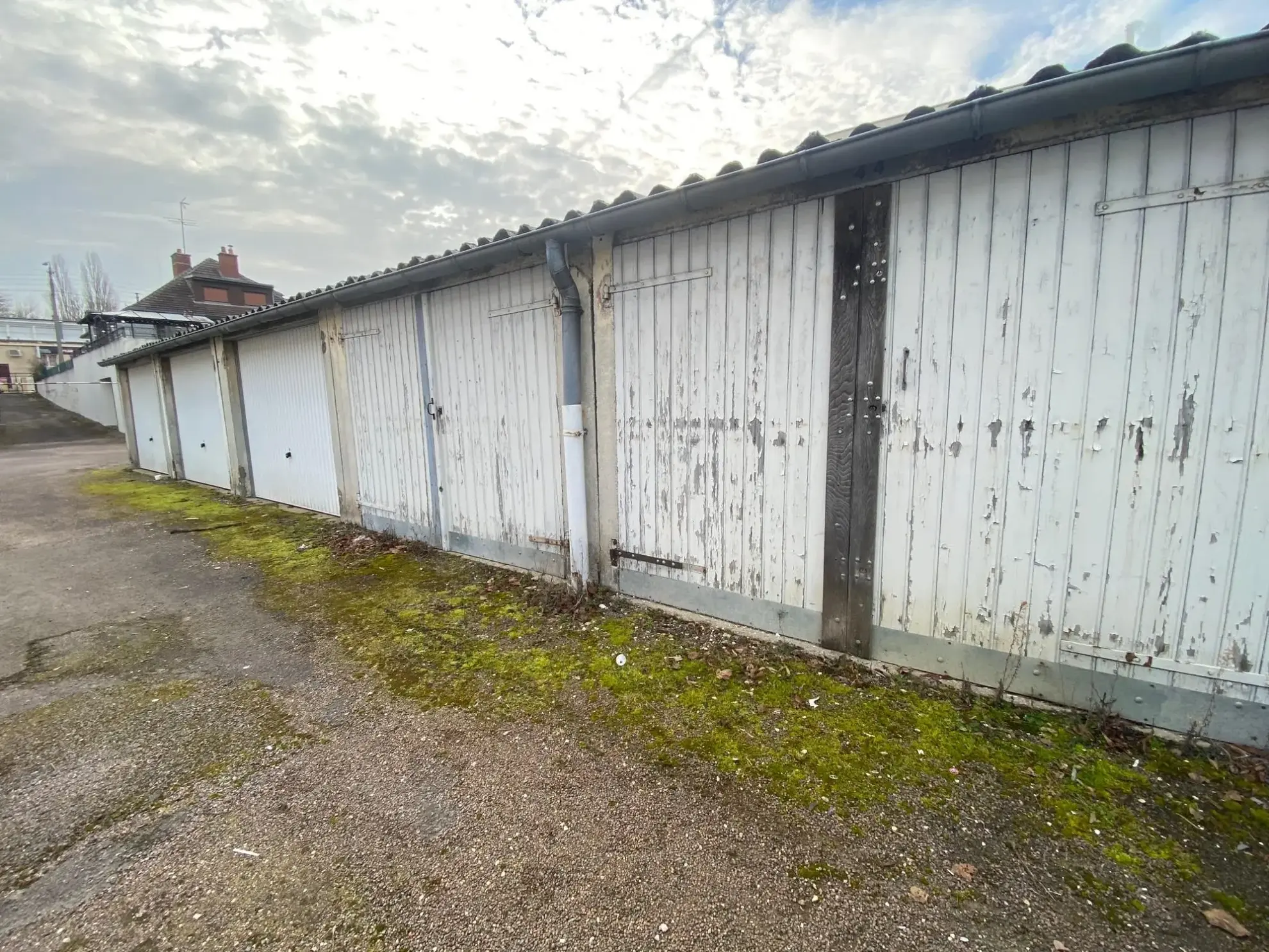 Garage aérien à vendre à Dijon dans résidence avec faibles charges 
