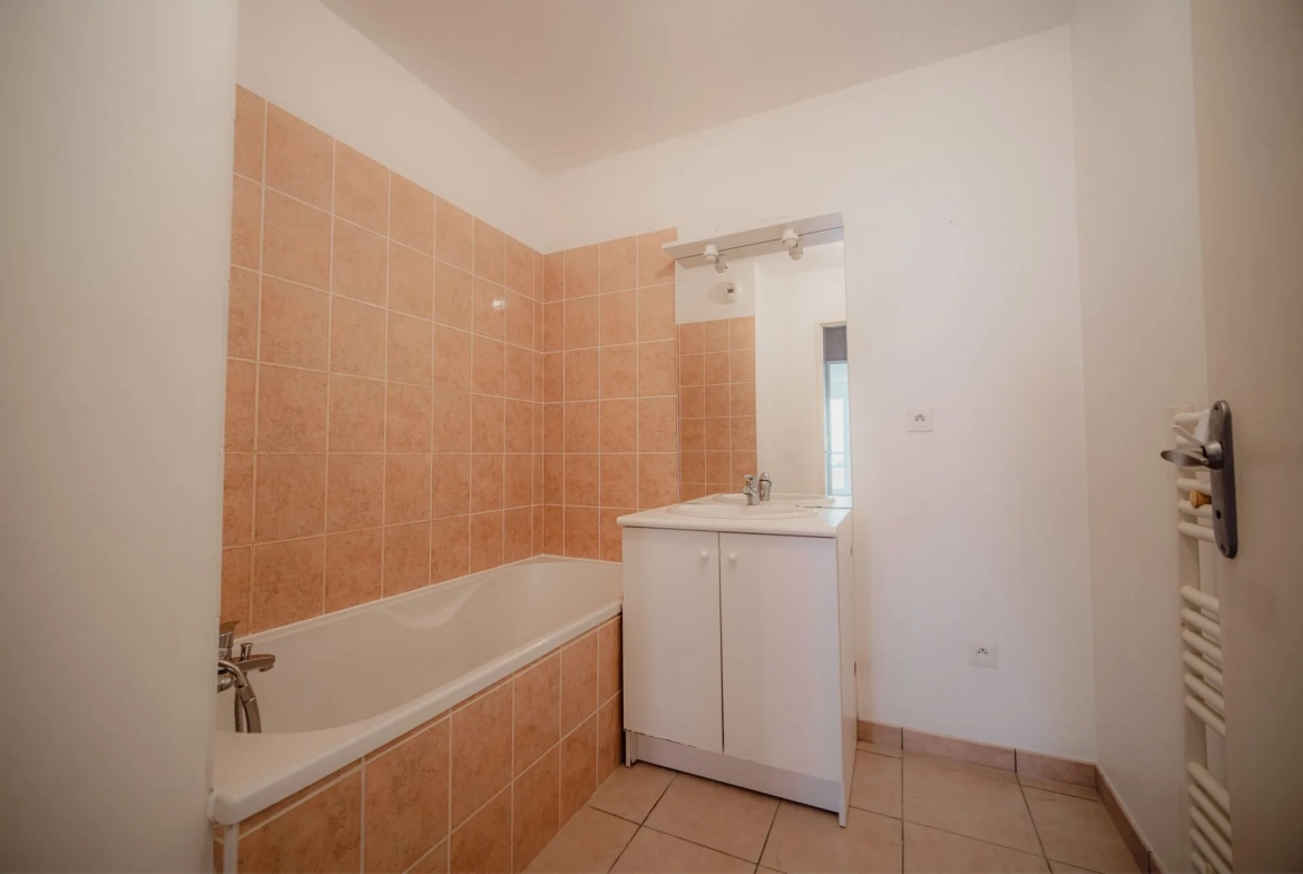 Appartement T3 avec balcon et stationnement à Riom 