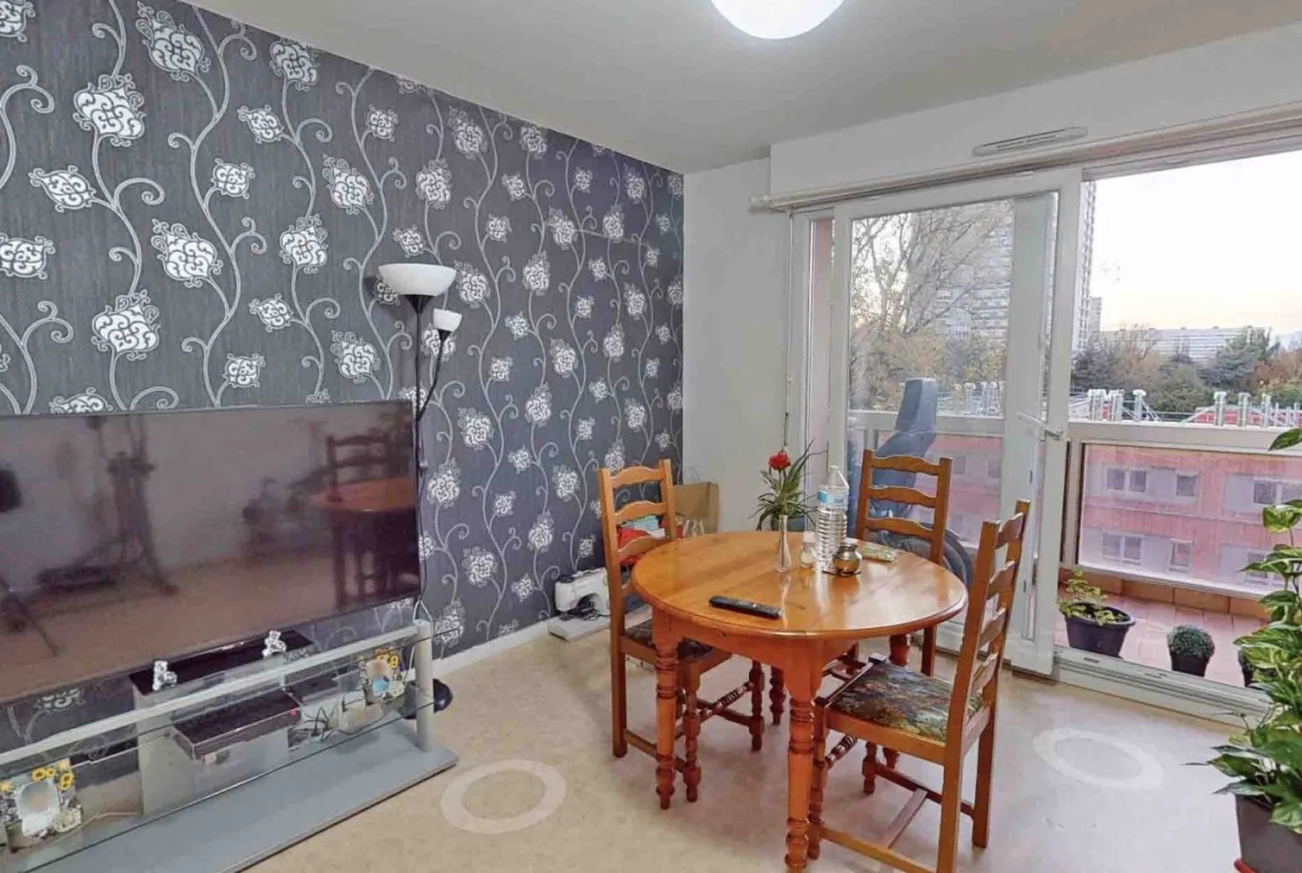 Appartement 4 pièces avec balcon à Mulhouse, proche commodités 