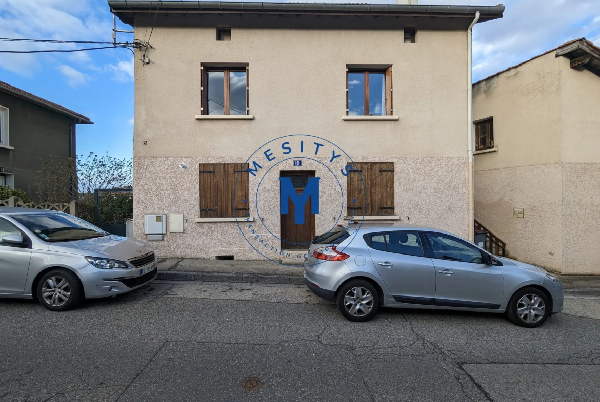 Charmante maison à Firminy avec terrasse et potentiel d'aménagement 