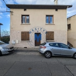 Charmante maison à Firminy avec terrasse et potentiel d'aménagement