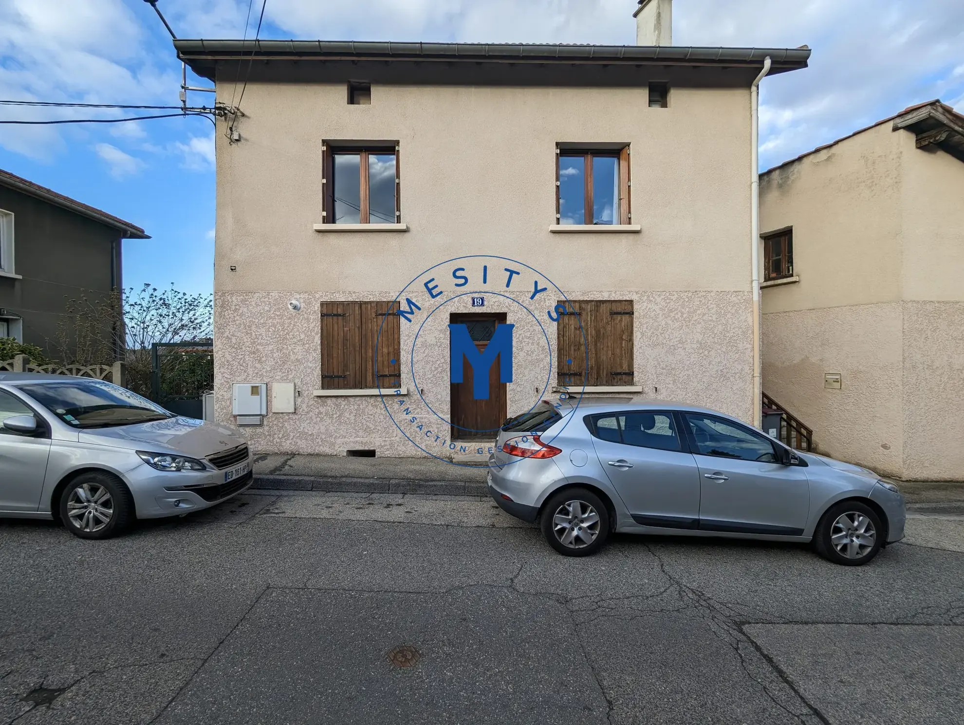 Charmante maison à Firminy avec terrasse et potentiel d'aménagement 