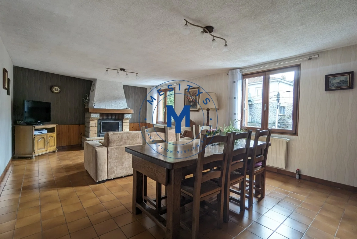 Charmante maison à Firminy avec terrasse et potentiel d'aménagement 