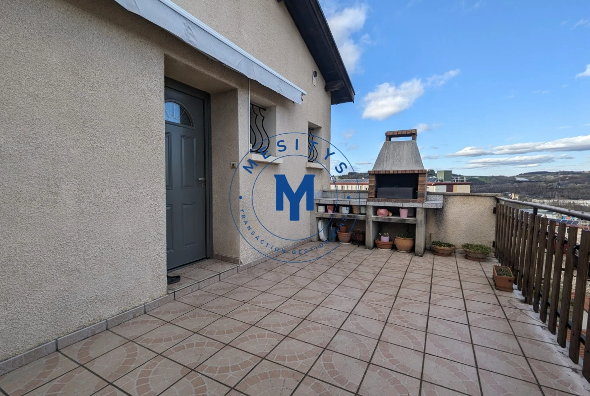 Charmante maison à Firminy avec terrasse et potentiel d'aménagement 