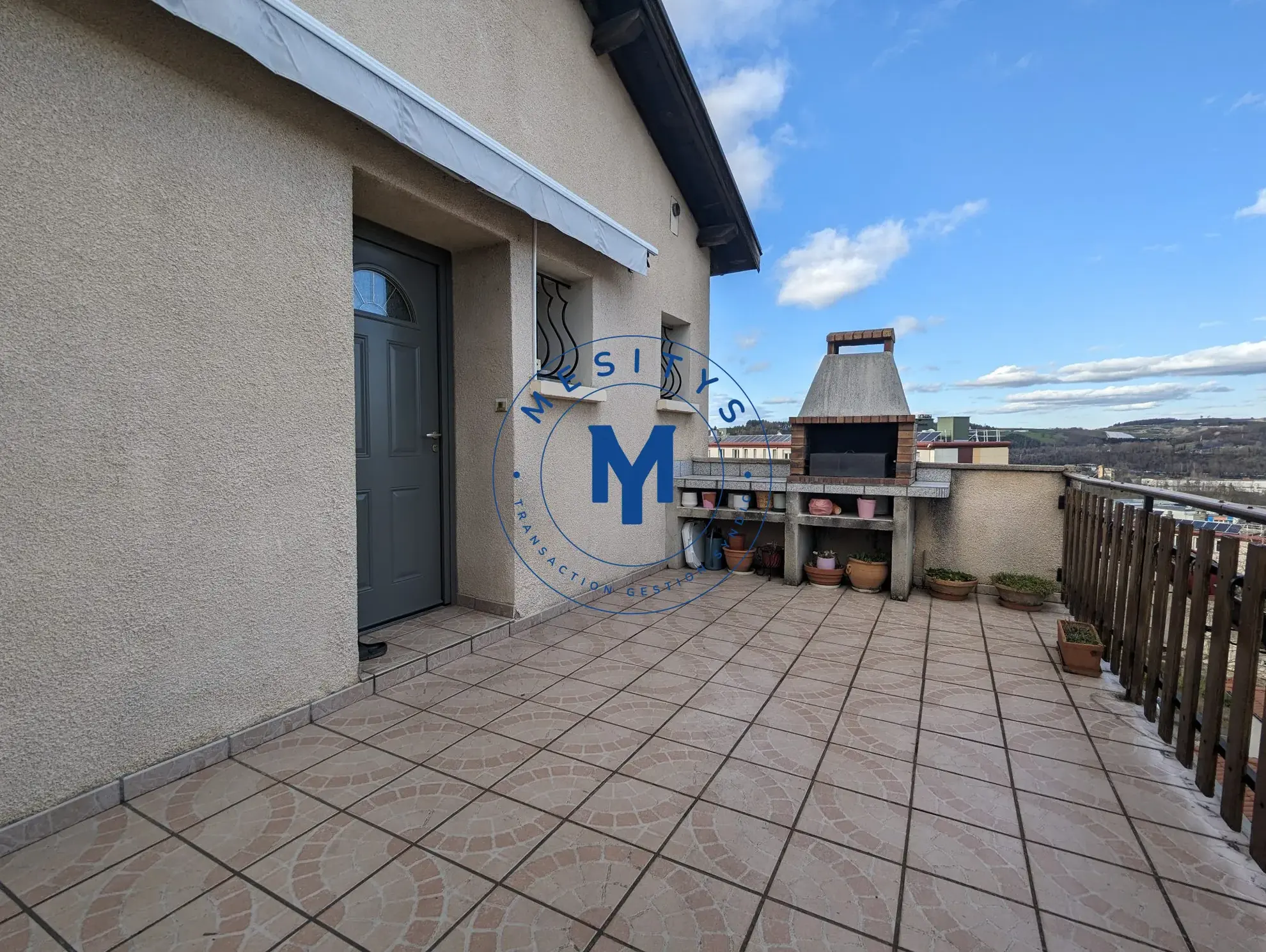 Charmante maison à Firminy avec terrasse et potentiel d'aménagement 