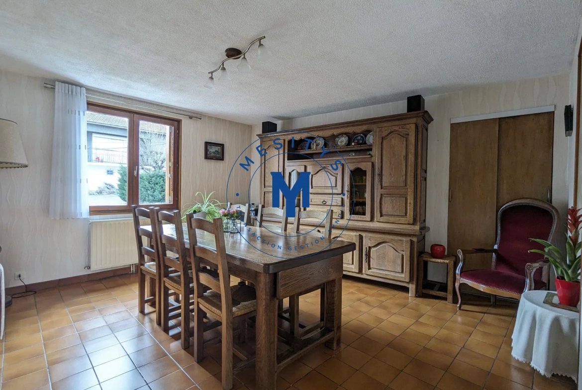 Charmante maison à Firminy avec terrasse et potentiel d'aménagement 