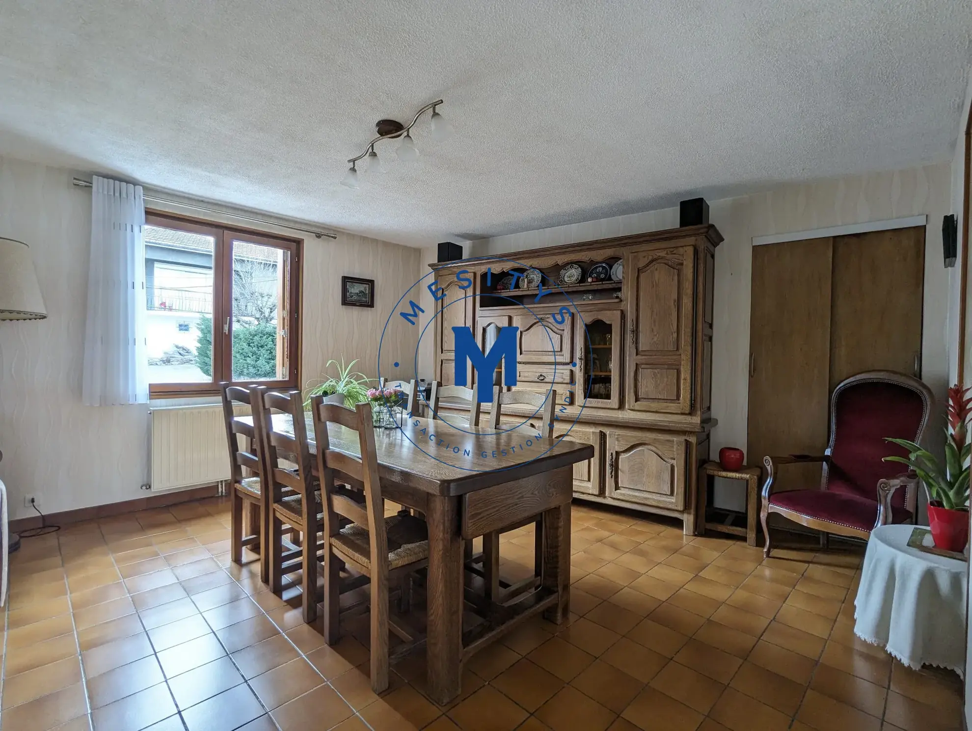Charmante maison à Firminy avec terrasse et potentiel d'aménagement 