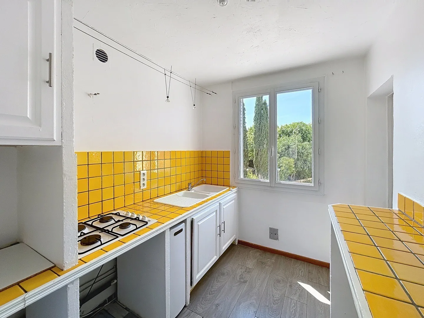 Appartement lumineux de 73m² avec balcon à Pertuis - Idéal premier achat ou investissement 