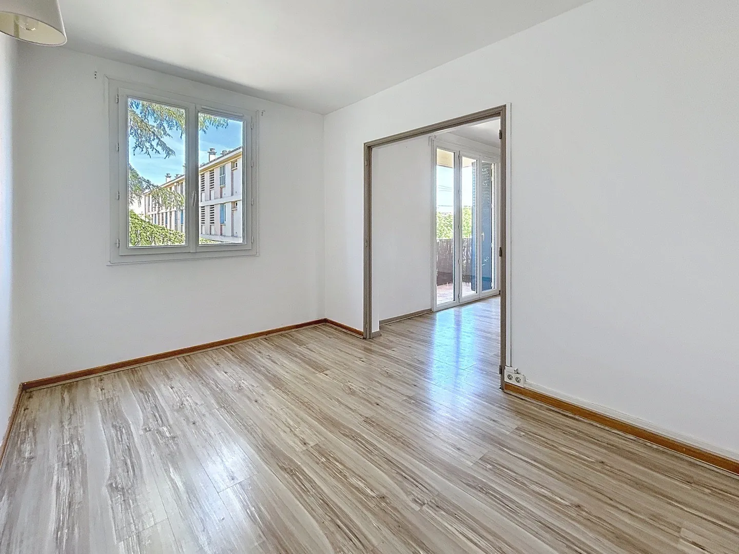 Appartement lumineux de 73m² avec balcon à Pertuis - Idéal premier achat ou investissement 