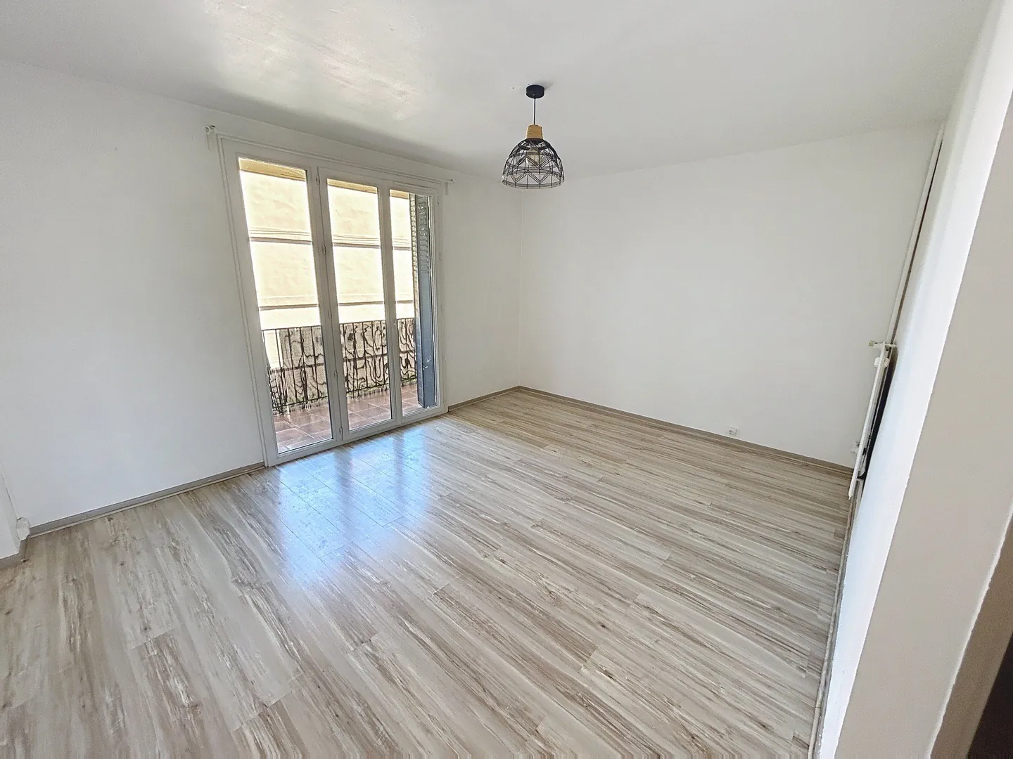 Appartement lumineux de 73m² avec balcon à Pertuis - Idéal premier achat ou investissement 