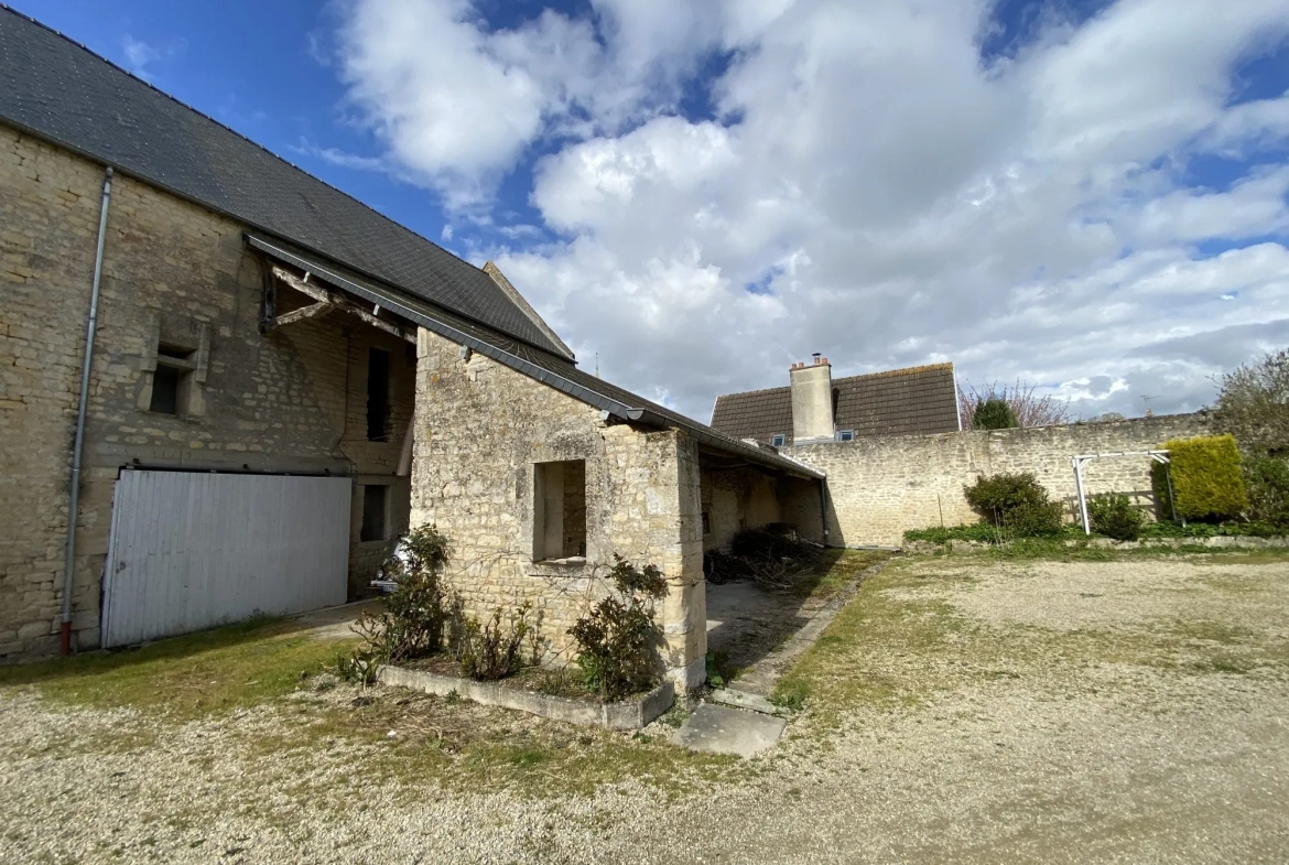 Lot de 3 granges à rénover dans un corps de ferme à Moulins-en-Bessin 