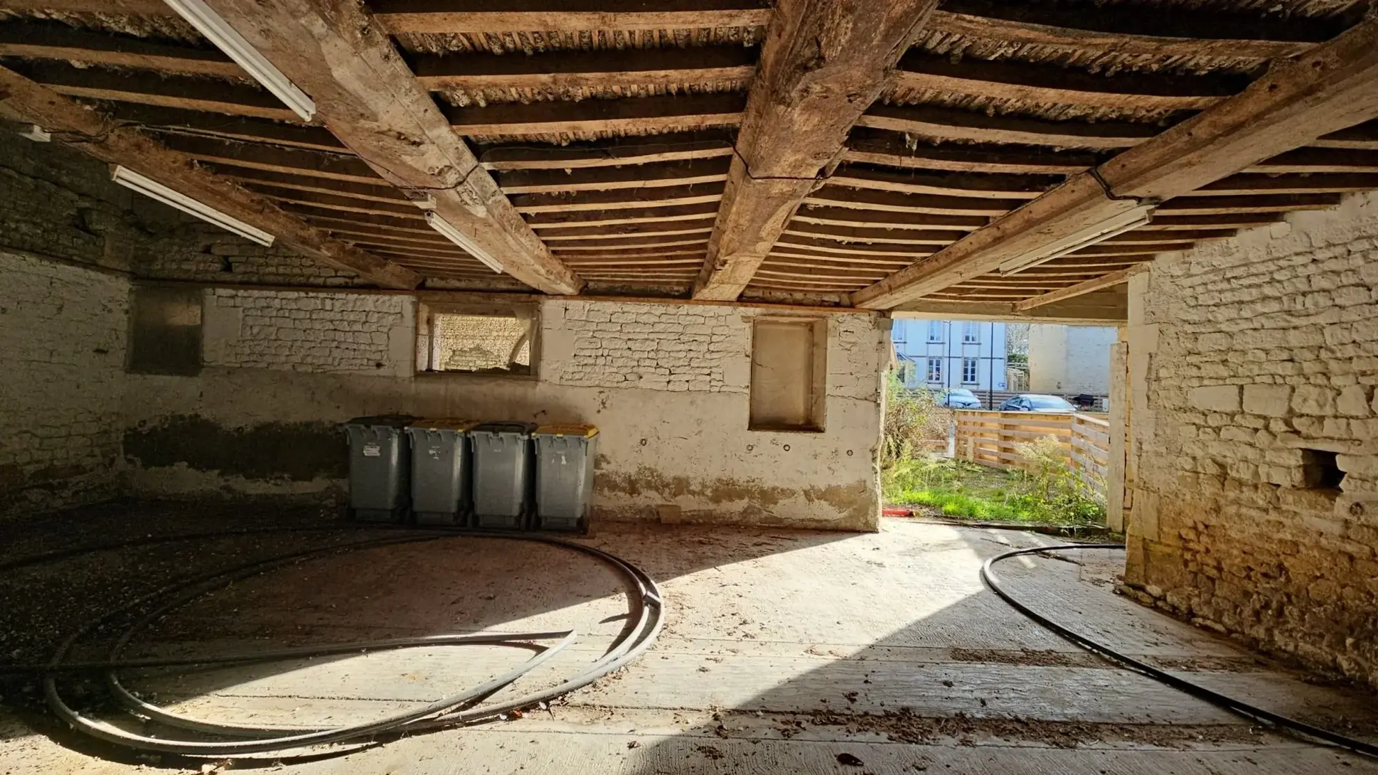 Lot de 3 granges à rénover dans un corps de ferme à Moulins-en-Bessin 