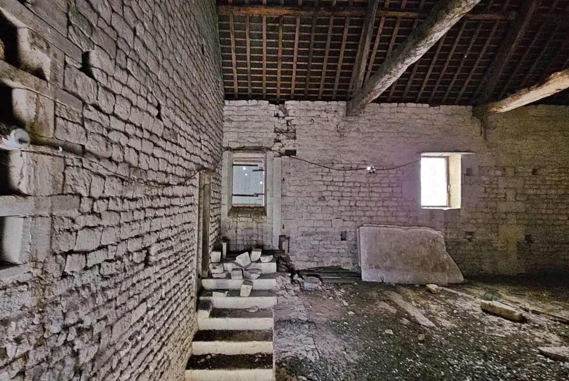 Lot de 3 granges à rénover dans un corps de ferme à Moulins-en-Bessin 