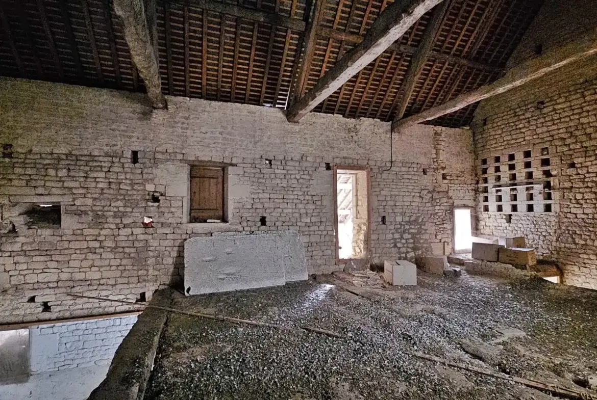 Lot de 3 granges à rénover dans un corps de ferme à Moulins-en-Bessin 