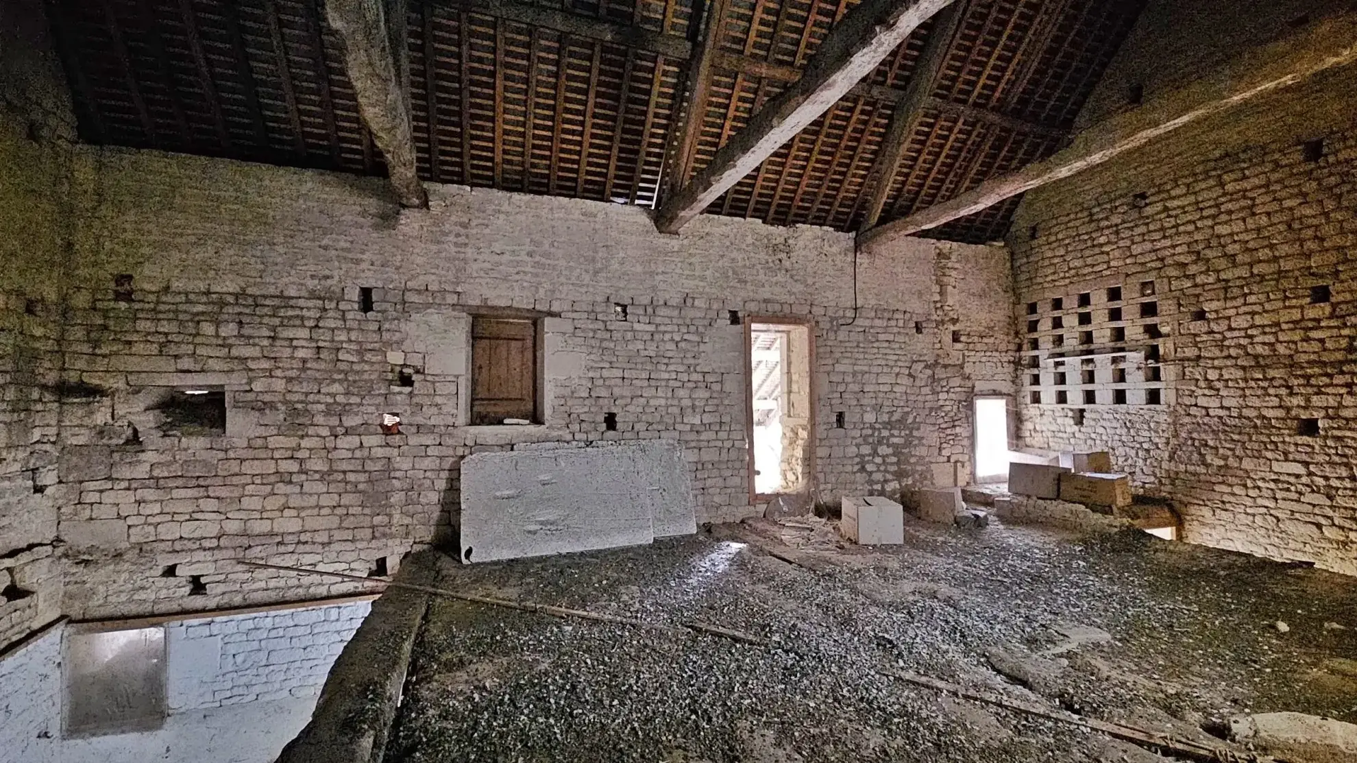 Lot de 3 granges à rénover dans un corps de ferme à Moulins-en-Bessin 