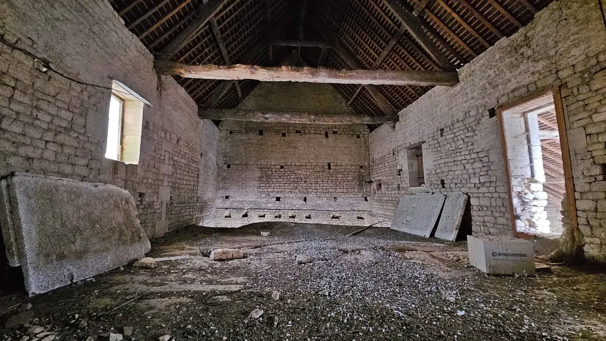 Lot de 3 granges à rénover dans un corps de ferme à Moulins-en-Bessin 