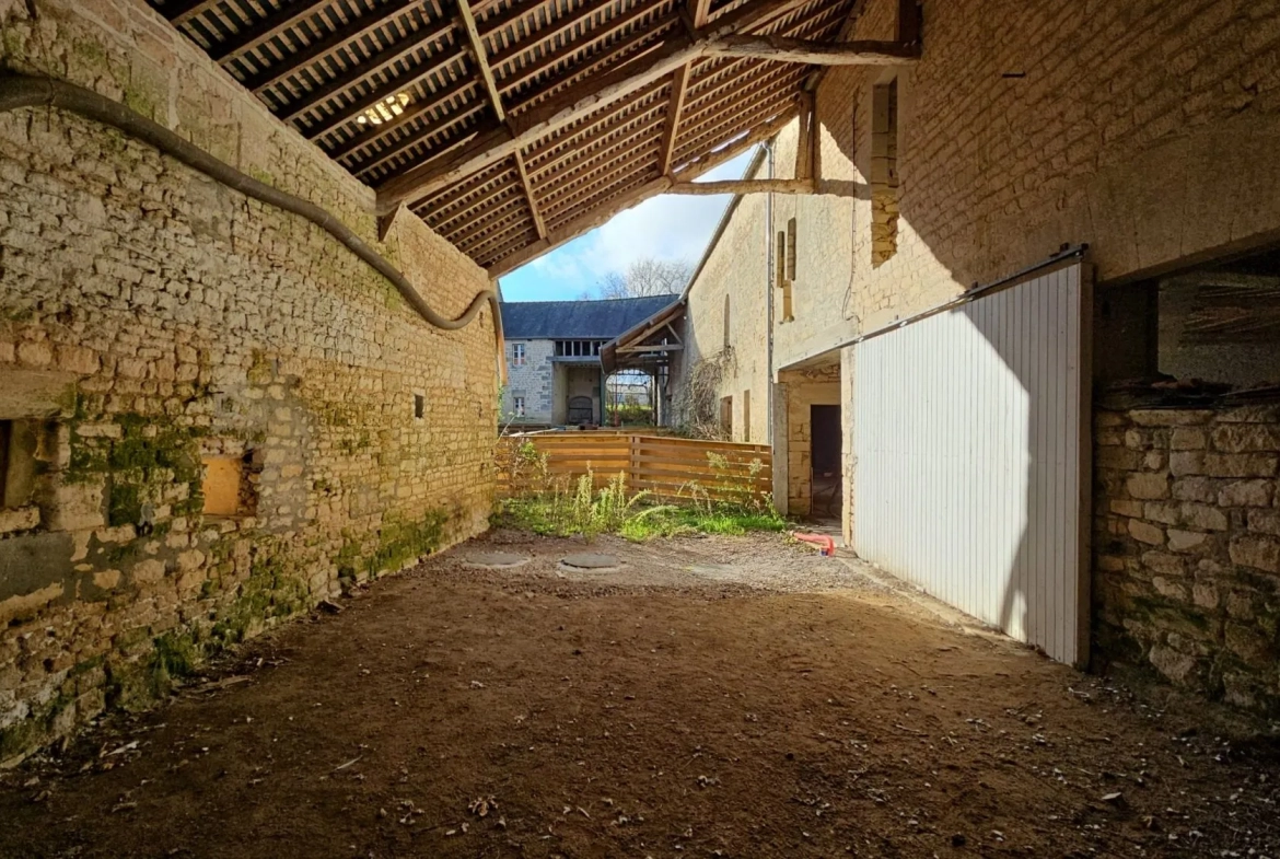 Lot de 3 granges à rénover dans un corps de ferme à Moulins-en-Bessin 