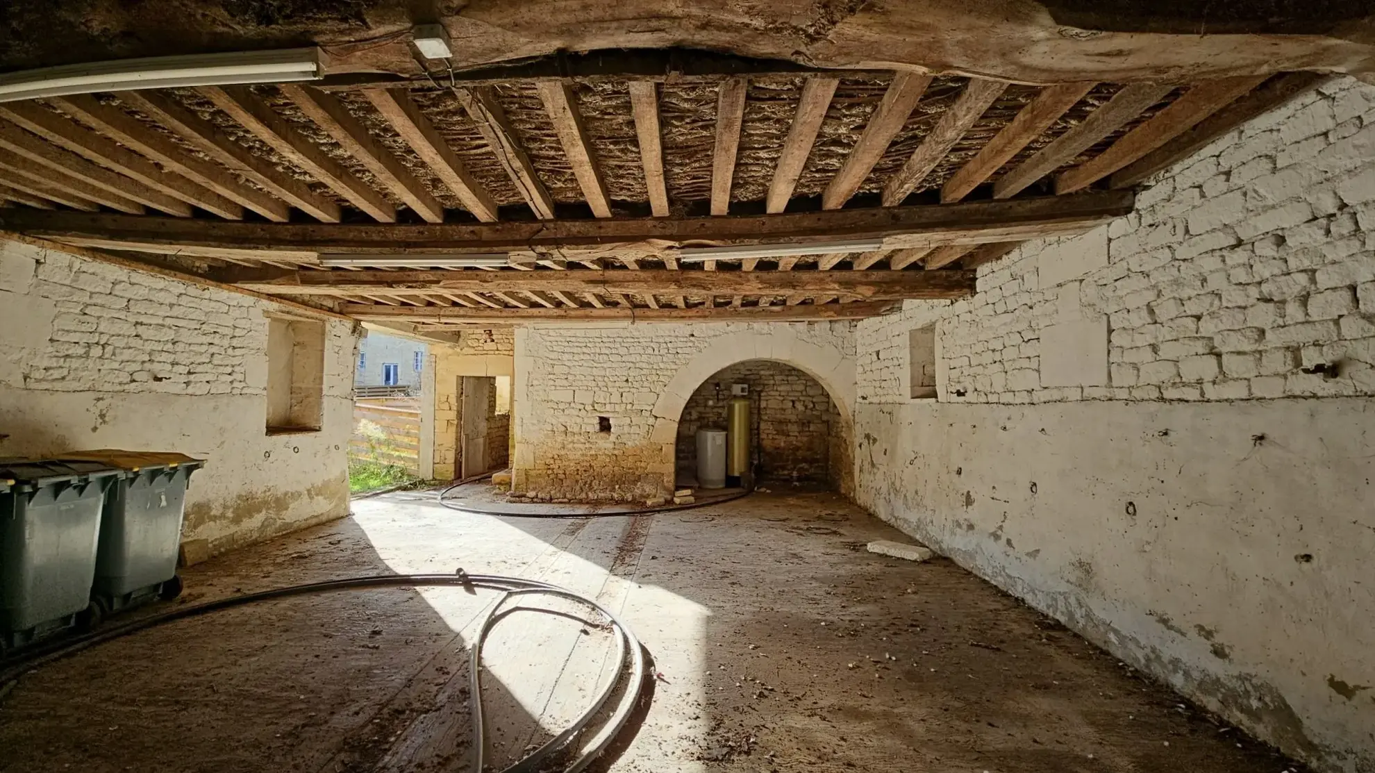 Lot de 3 granges à rénover dans un corps de ferme à Moulins-en-Bessin 