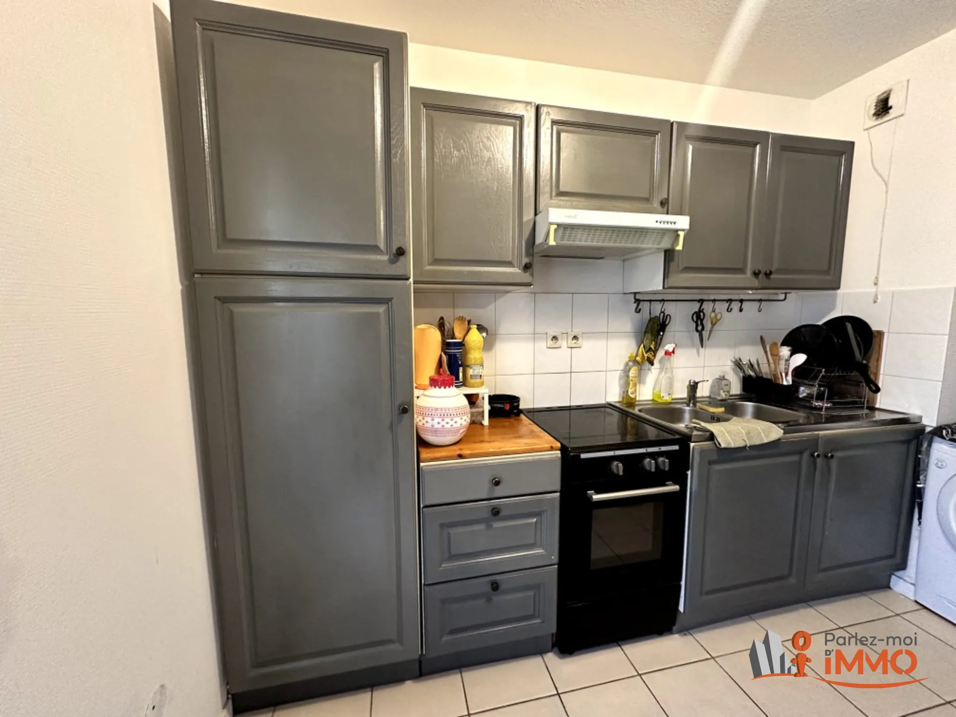 Appartement T2 de 45m² avec terrasse à Vénissieux, idéalement situé 