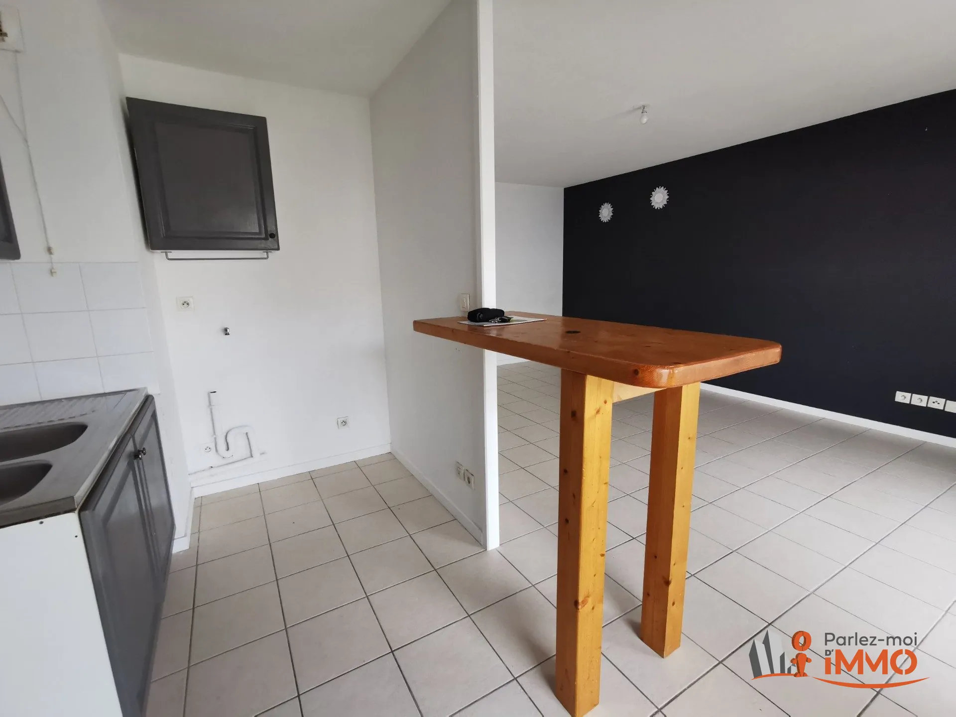 Appartement T2 de 45m² avec terrasse à Vénissieux, idéalement situé 