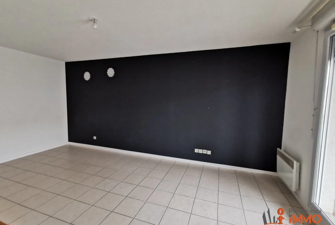 Appartement T2 de 45m² avec terrasse à Vénissieux, idéalement situé 