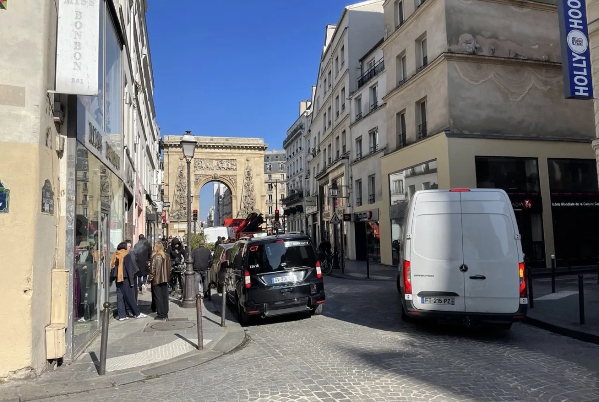 Fonds de commerce restauration à Paris 2ème avec extraction et clientèle diversifiée 