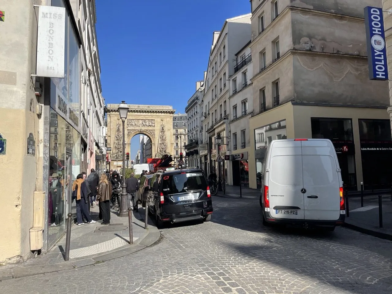 Fonds de commerce restauration à Paris 2ème avec extraction et clientèle diversifiée 