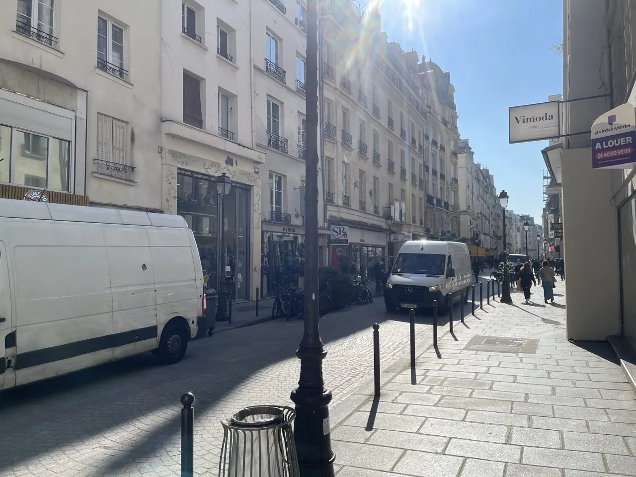Fonds de commerce restauration à Paris 2ème avec extraction et clientèle diversifiée 