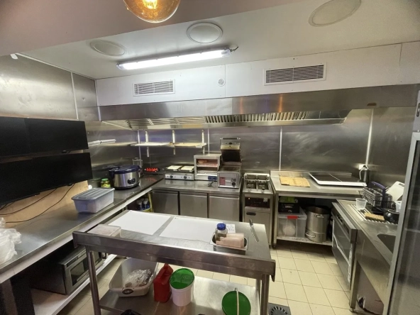 Fonds de commerce restauration à Paris 2ème avec extraction et clientèle diversifiée