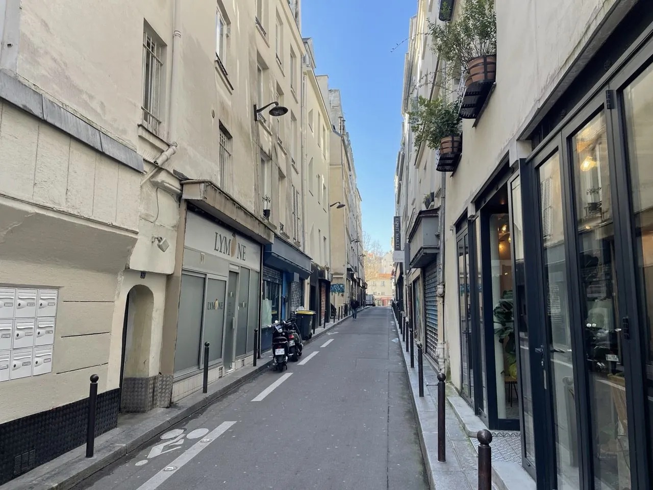 Fonds de commerce restauration à Paris 2ème avec extraction et clientèle diversifiée 