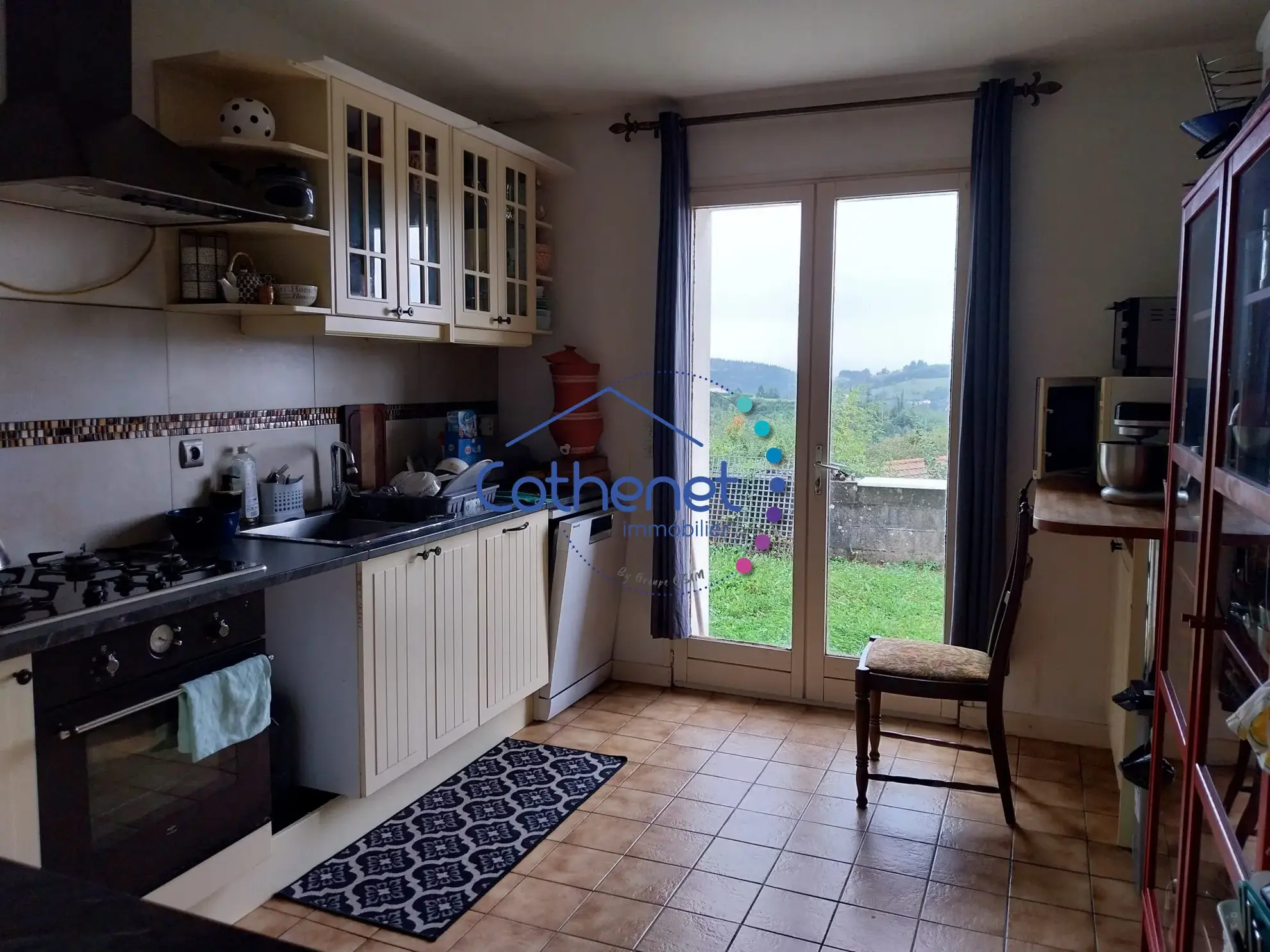 Belle maison écologique avec grande terrasse et vue à Cours en Beaujolais vert 