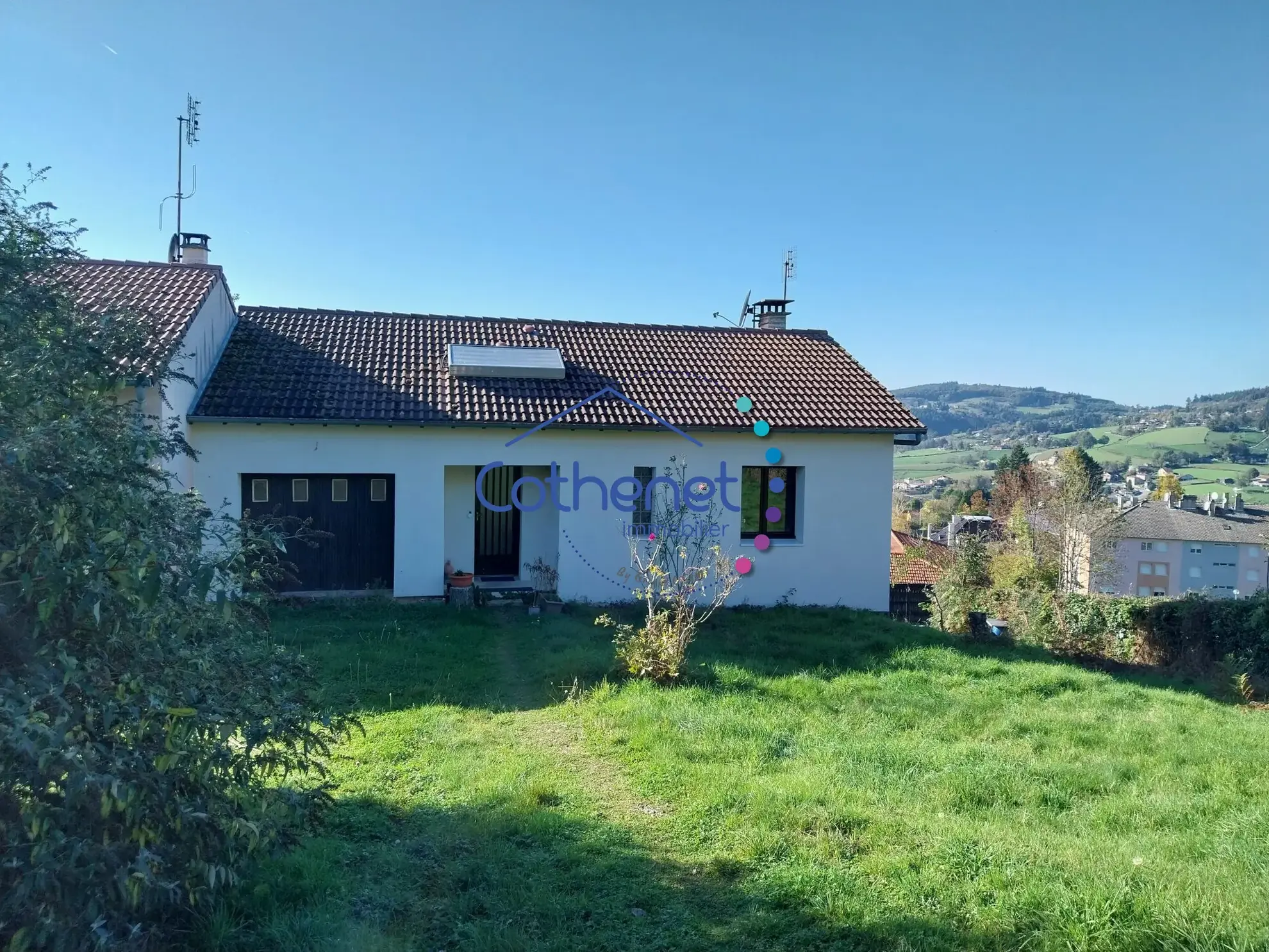 Belle maison écologique avec grande terrasse et vue à Cours en Beaujolais vert 
