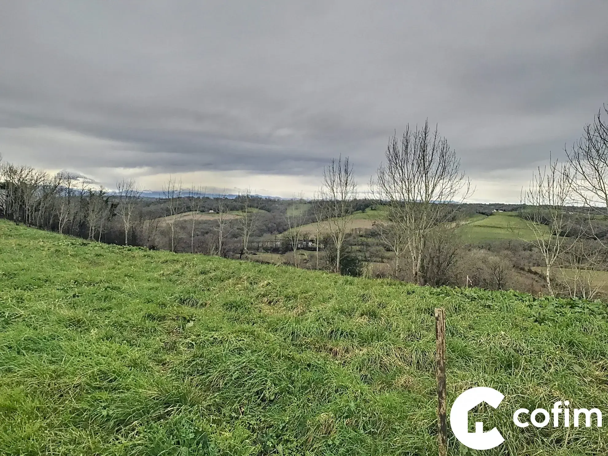 Terrain constructible à vendre à Lagor avec vue sur les montagnes 