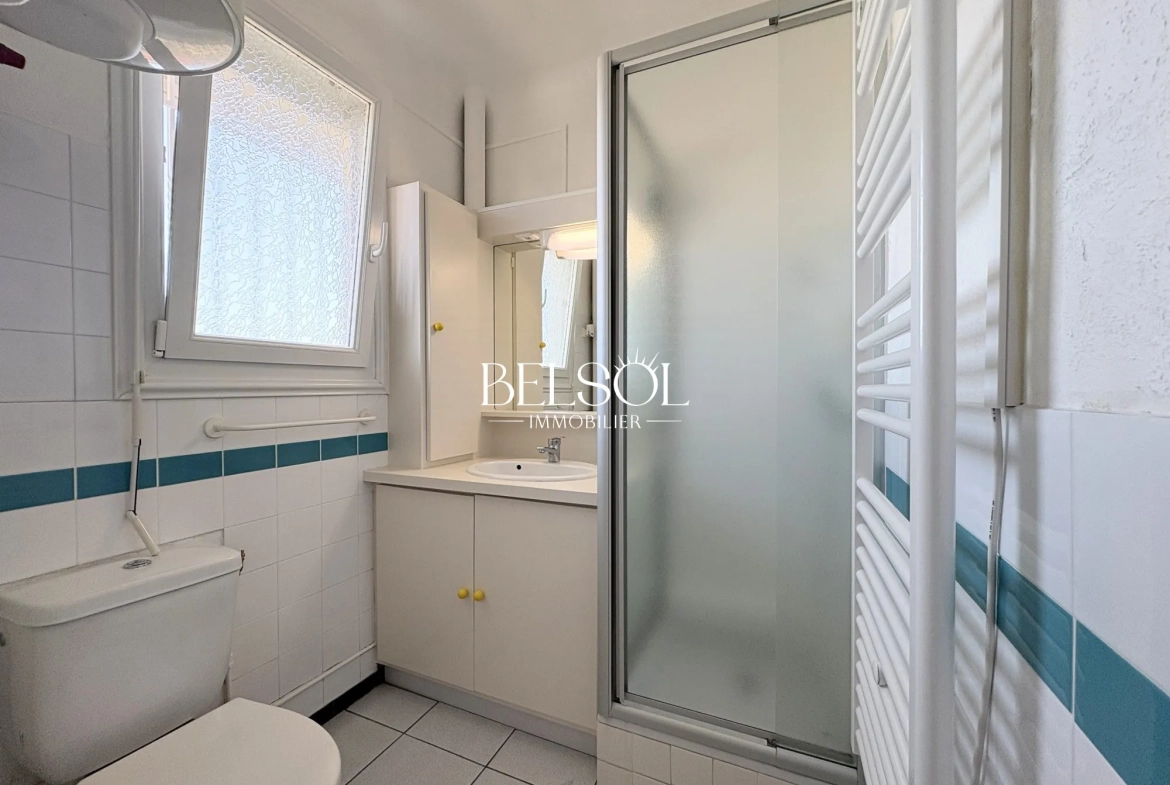 Studio rénové avec terrasse et vue mer à Saint-Cyprien 