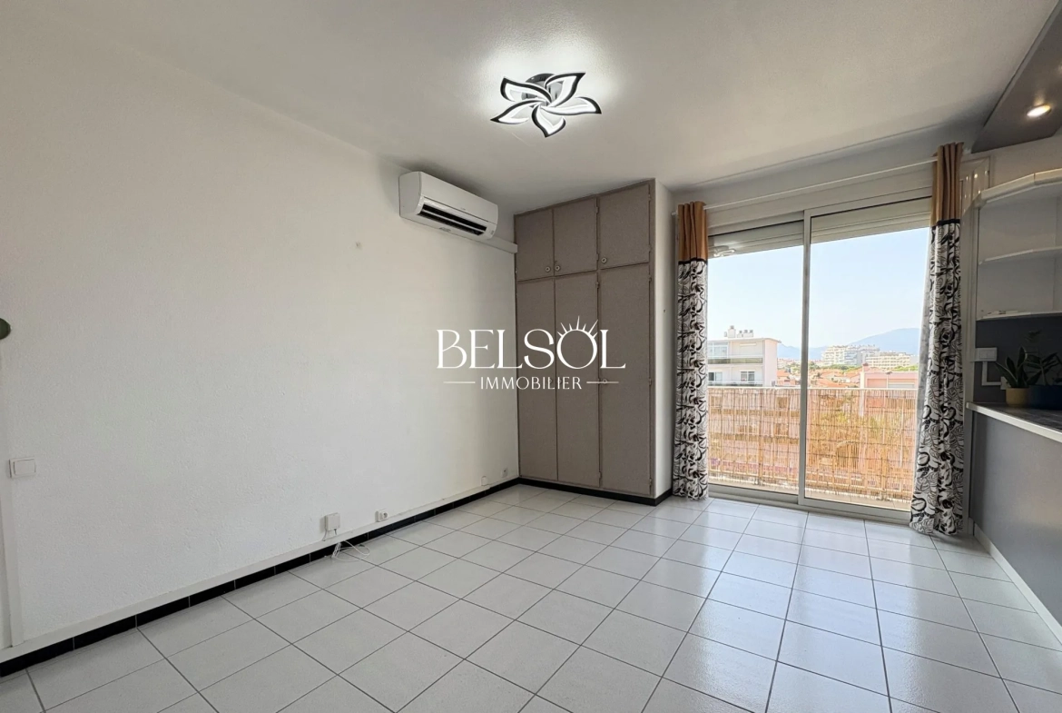 Studio rénové avec terrasse et vue mer à Saint-Cyprien 