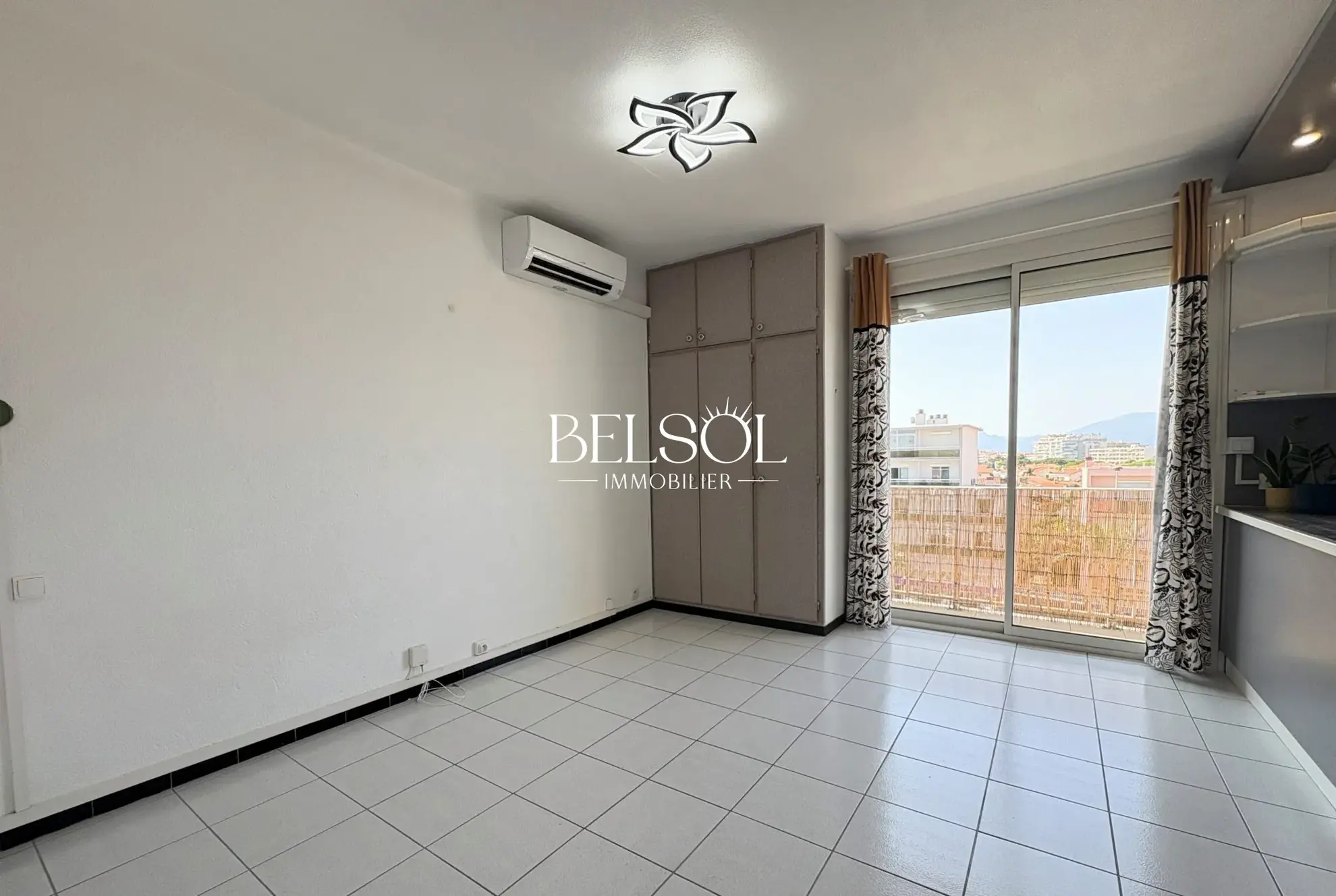Studio rénové avec terrasse et vue mer à Saint-Cyprien 