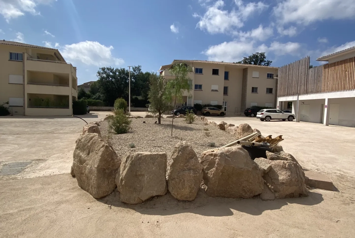 Appartement T2 neuf avec terrasse à Prunelli di Fiumorbu, à 10 minutes de la mer 