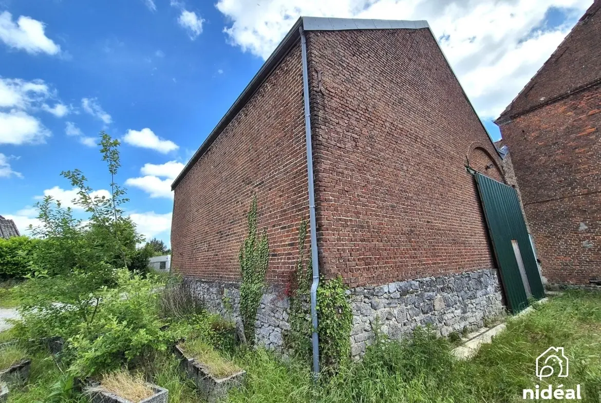 Granges brutes à vendre pour loft ou stockage à la frontière belge 