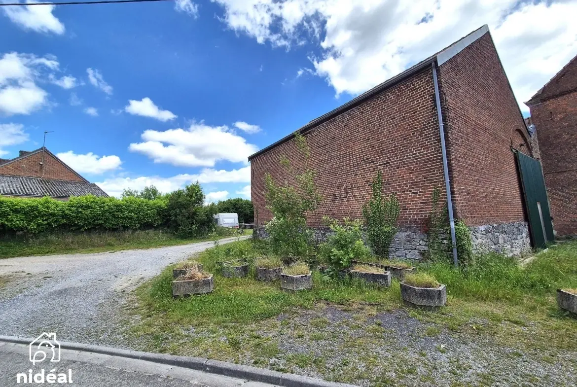 Granges brutes à vendre pour loft ou stockage à la frontière belge 