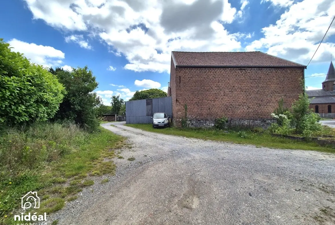 Granges brutes à vendre pour loft ou stockage à la frontière belge 