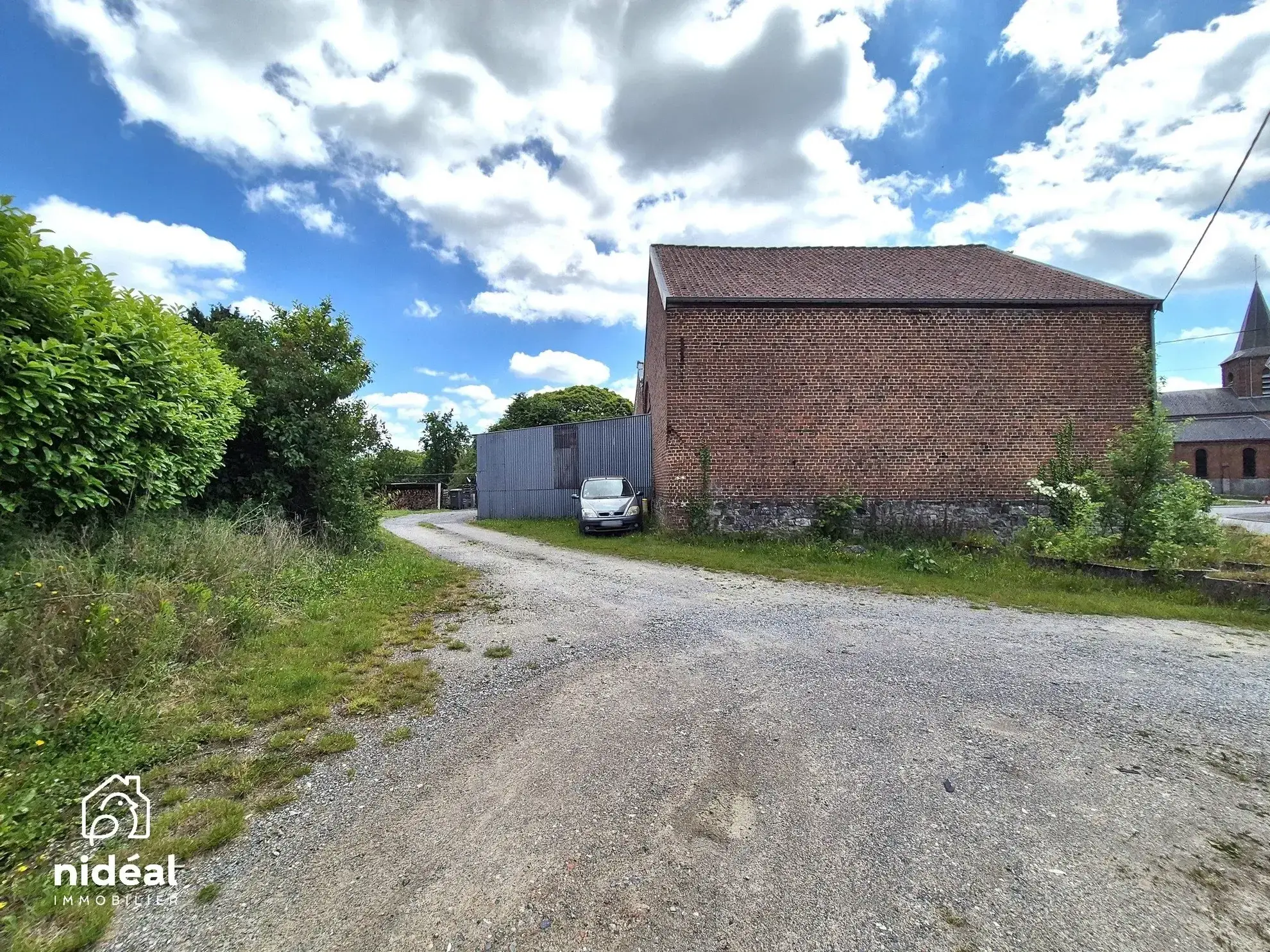 Granges brutes à vendre pour loft ou stockage à la frontière belge 