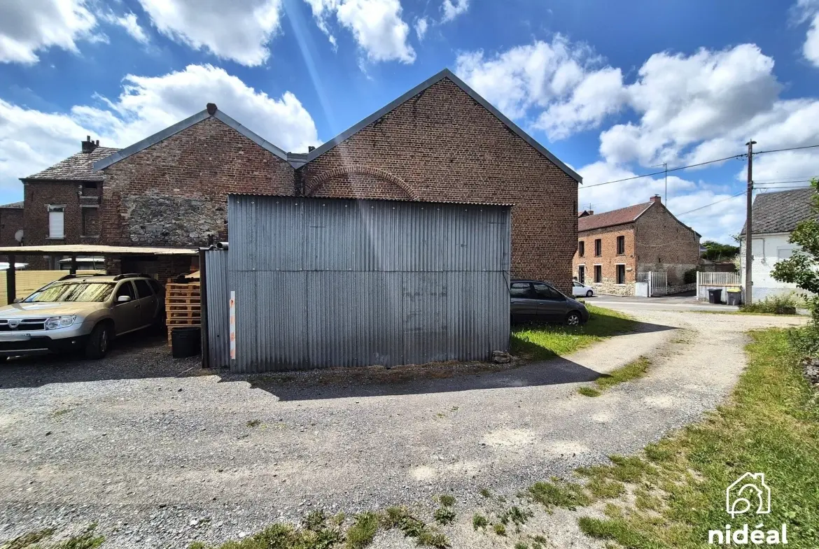 Granges brutes à vendre pour loft ou stockage à la frontière belge 