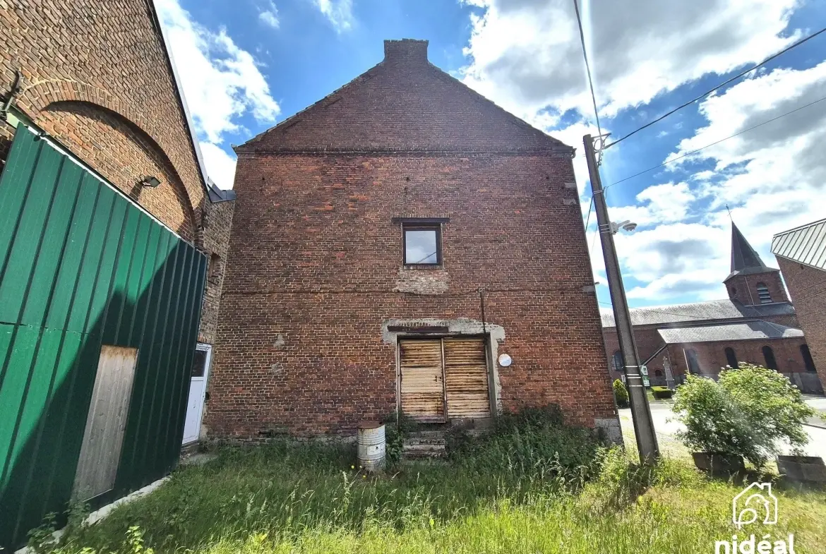 Granges brutes à vendre pour loft ou stockage à la frontière belge 